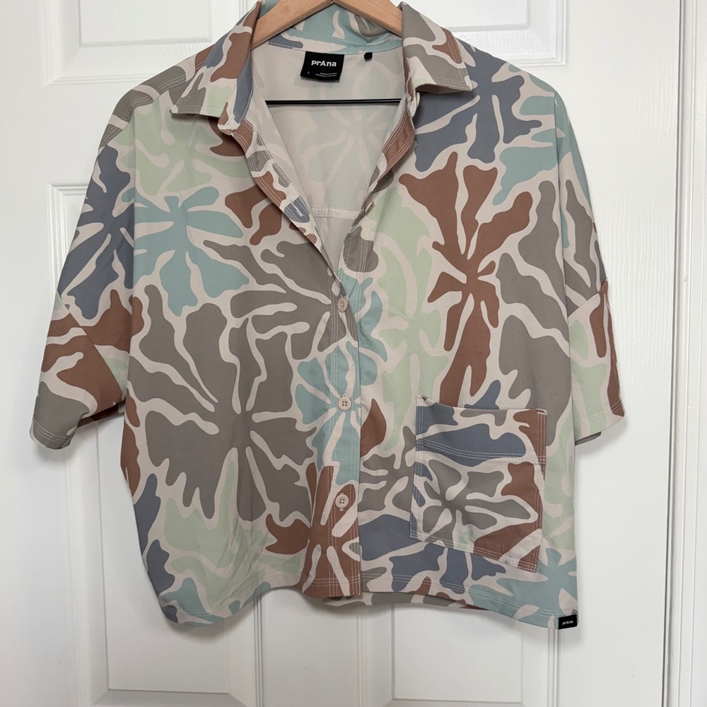Prana Women Abstract Camo Short Sleeve Button Down Shirt 2081641 L hiking camp